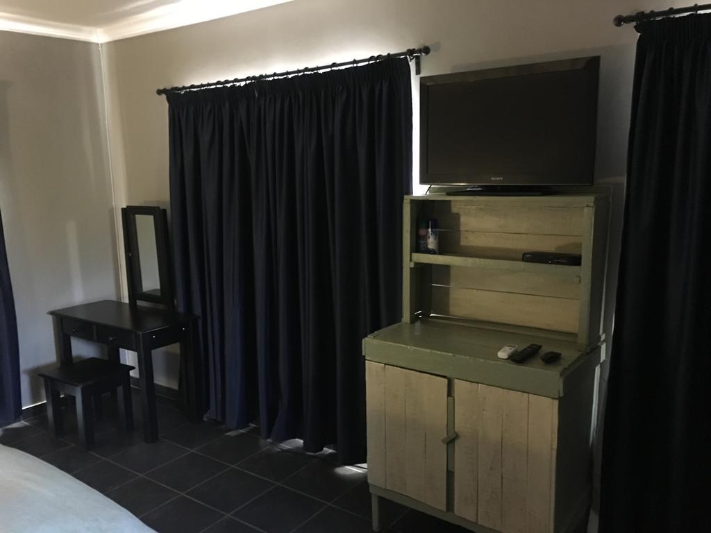 Bottom Of Boden Hotel Benoni Bagian luar foto